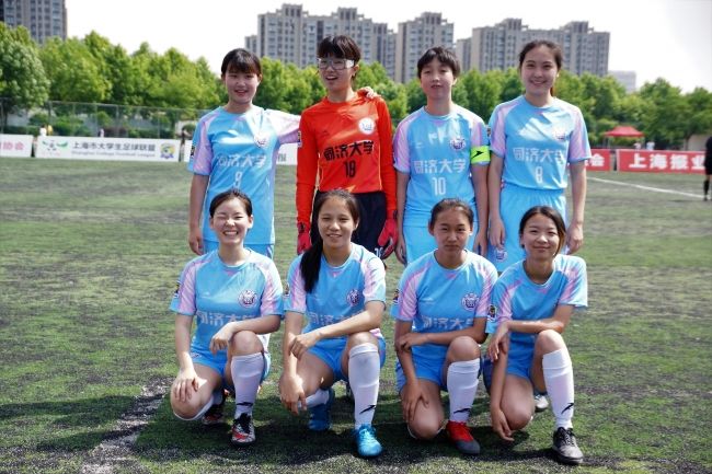 我校女足获得2017上海市大门生足球联盟杯赛冠军